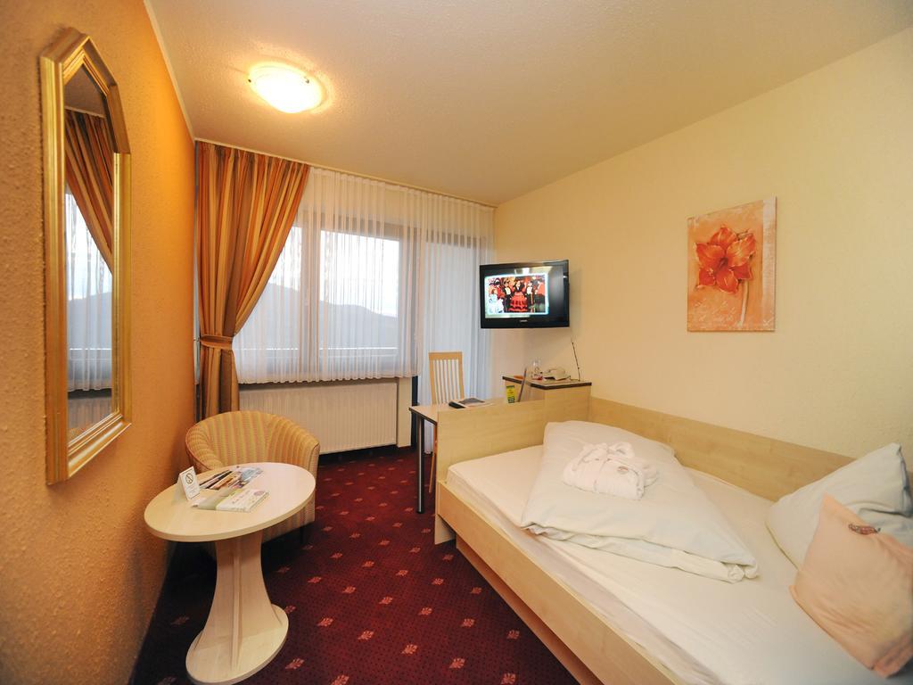 Wellness- Und Ferienhotel Waldesruh โบเดนไมส์ ห้อง รูปภาพ