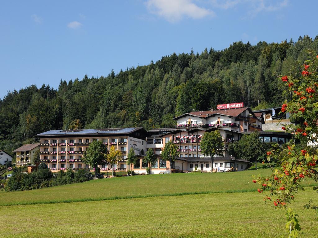 Wellness- Und Ferienhotel Waldesruh โบเดนไมส์ ภายนอก รูปภาพ